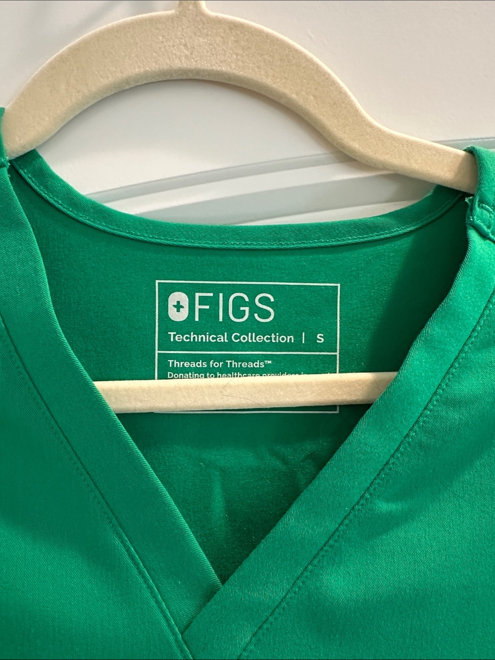 Figs Green Scrub Set - Picture 2 of 4